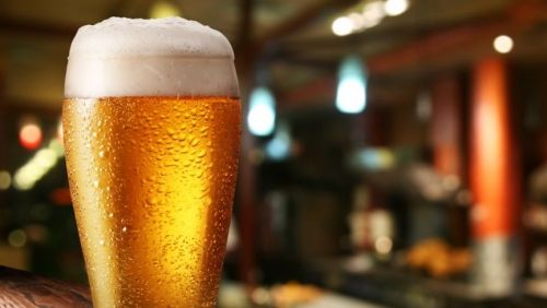 Vremea proastă i-a făcut pe români să bea mai puţină bere