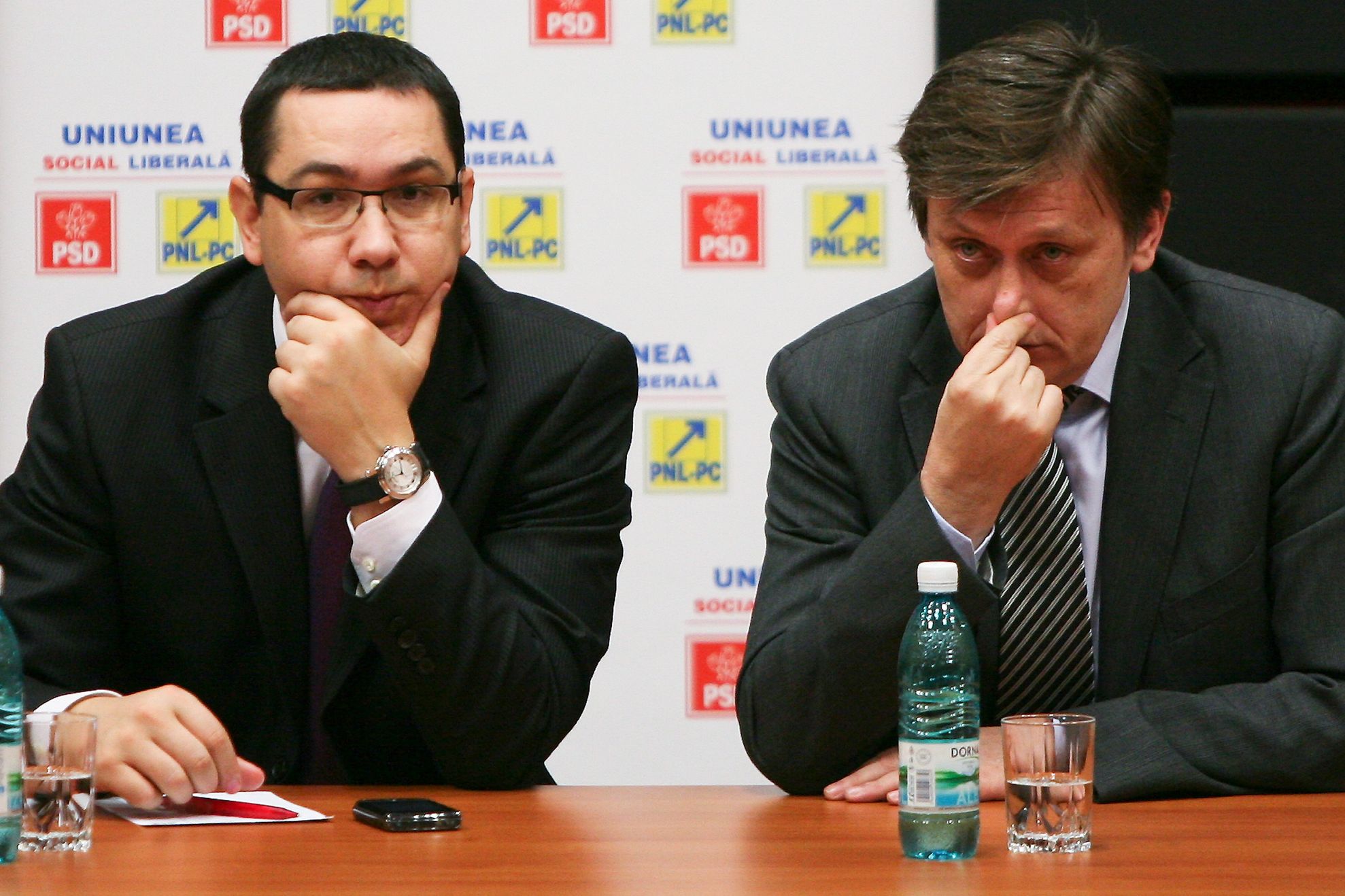 CREDITE REEŞALONATE. Ceartă între Ponta şi Antonescu pentru "ELECTORATĂ"