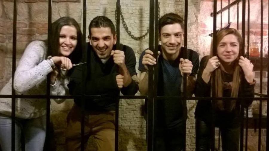 AFACERE DE SUCCES: Închide turişti străini într-o temniţă a Clujului, iar SCENARIUL E DE FILM HORROR