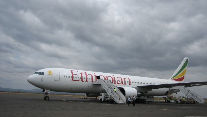 AVION DETURNAT. MAE: Nu există confirmări privind prezenţa unor români la bord