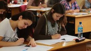 EVALUARE NAŢIONALĂ 2014. Elevii încep SIMULĂRILE! CONTEAZĂ SAU NU REZULTATUL EXAMENULUI?