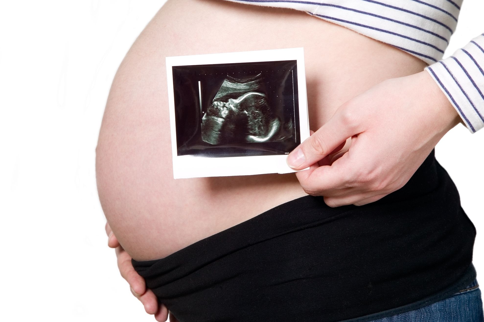 Premieră în România: O femeie a fost declarată mama naturală a copiilor născuţi de sora ei