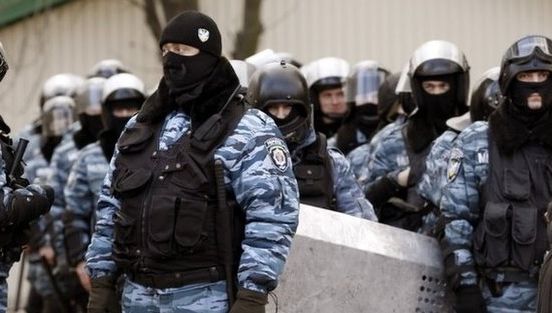 CRIMEEA. Forţele speciale ale poliţiei, în STARE DE ALERTĂ: "Provocări sunt în curs"