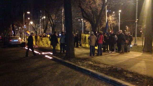 Protest în Bucureşti în faţa Ambasadei Ucrainei