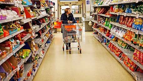 VEI FI URMĂRIT în supermarket. Cum funcţionează sistemul care te va identifica prin spoturi