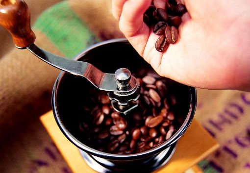 Cum să cureţi râşniţa de cafea