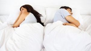 Nu o să crezi cum îţi afectează salteaua somnul, sănătatea şi relaţia de cuplu
