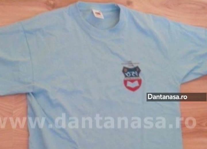 SCANDAL la liceul SABINEI: conducerea impune elevilor UNIFORME CU SIMBOLURI SECUIEŞTI 