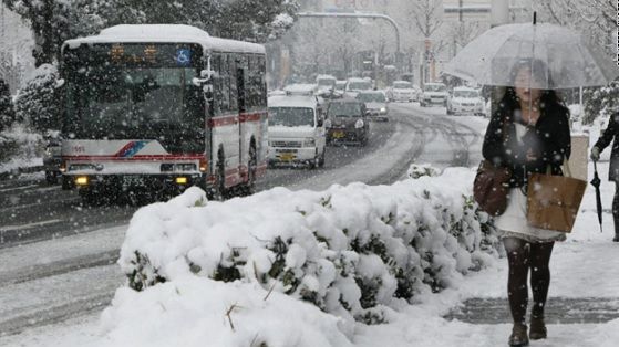 IARNĂ GREA în Japonia: 11 morţi, mii de răniţi