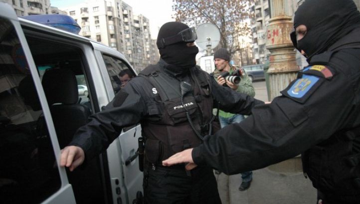 Ilfov: Percheziţii în Sinteşti, la persoane suspectate de furturi din locuinţe şi tâlhării