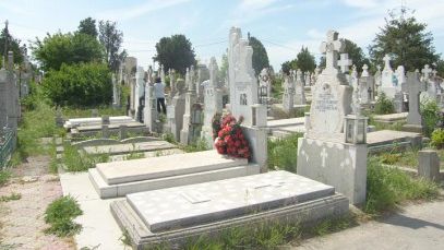 O familie nu-şi poate lua acasă ruda decedată. Primarul: "Cei de la Morgă vor să vândă mortul"