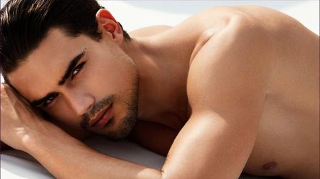 10 locuri surprinzătoare în care să-l găseşti pe MR. PERFECT