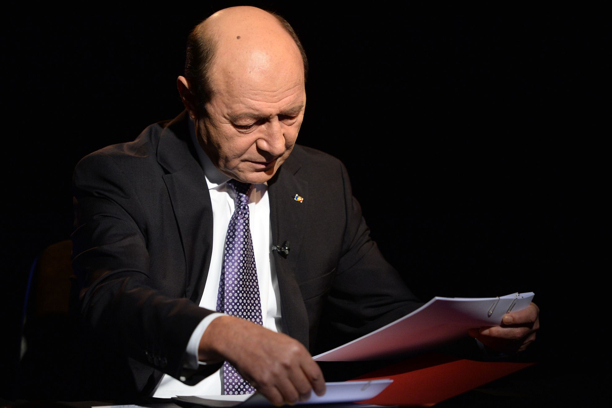 PONTA RECLAMĂ la CCR un CONFLICT cu Băsescu