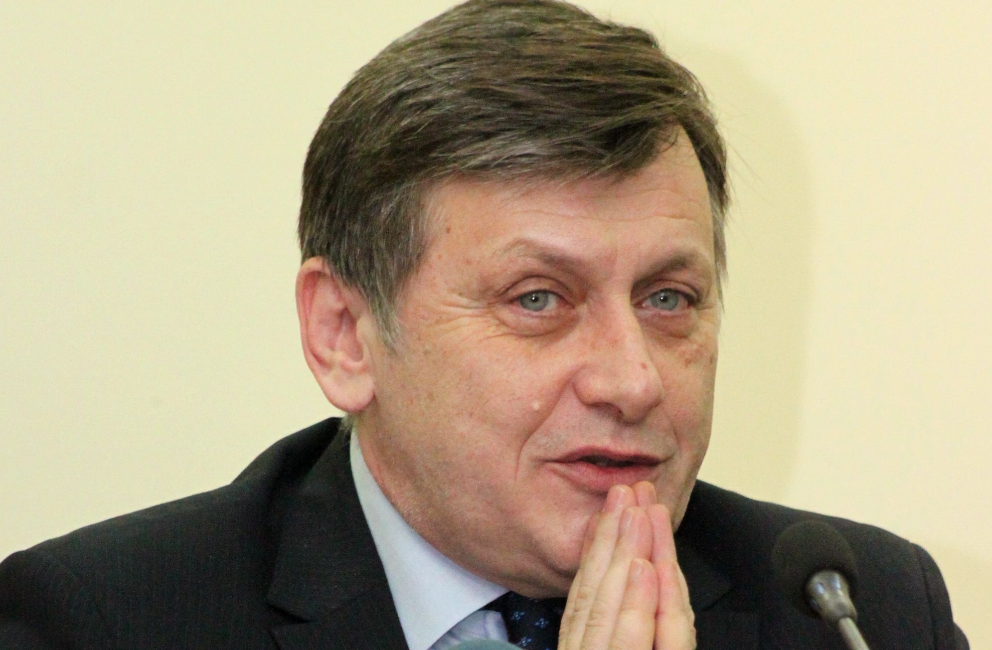 Senator PNL: Sunt şocat de defetismul liderilor partidului, în frunte cu Antonescu