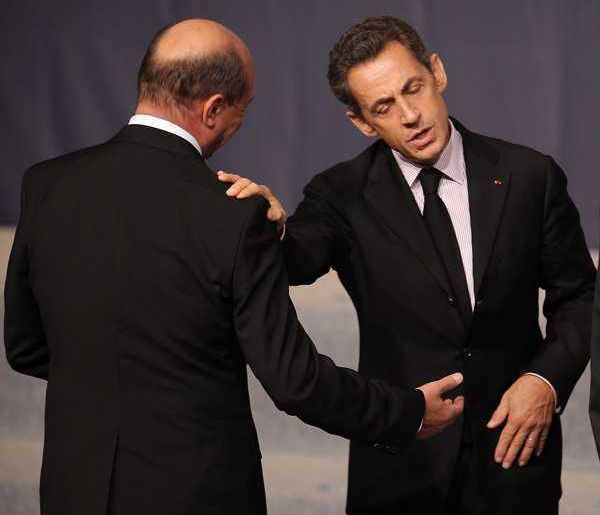 DEZVĂLUIT. Motivul pentru care NICOLAS SARKOZY ar fi refuzat să dea mâna cu TRAIAN BĂSESCU