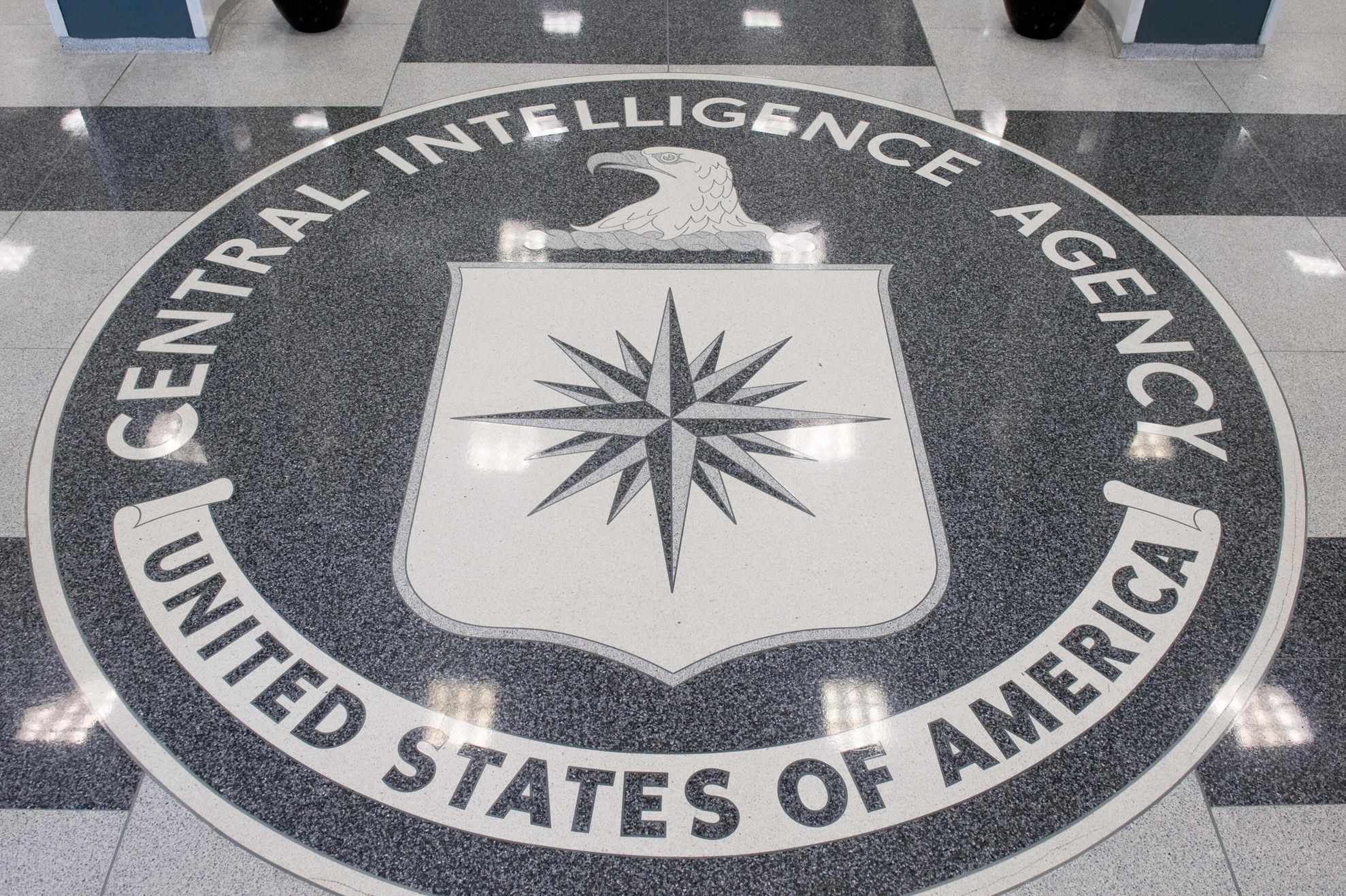 CIA, acuzată că a accesat ilegat calculatoarele Senatului SUA. Directorul Agenţiei neagă