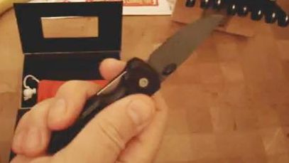 Superstiţii legate de cutiţe. Ce faci dacă primeşti un cadou cu lamă? 