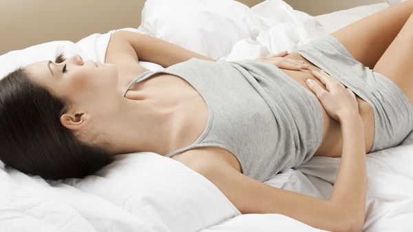 Durerile menstruale te îngrozesc? Remediile naturiste care îţi pot face viaţa mai uşoară