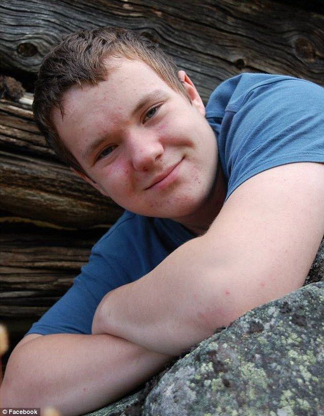 ŞOCANT. Un adolescent a intrat în comă după ce a băut 4 litri de sucuri energizante în 16 ore 