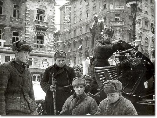 DOSAR HISTORIA. Cum se comportau soldaţii sovietici cu popoarele eliberate