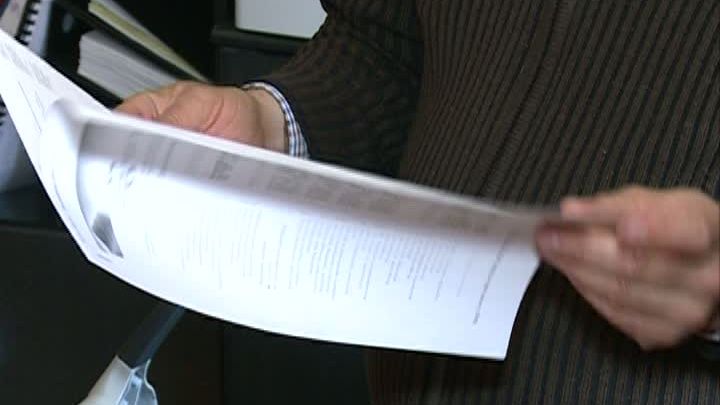SCANDALUL MANUALELOR DIGITALE. Ministerul Educaţiei acuzat de organizarea licitaţiei cu dedicaţie