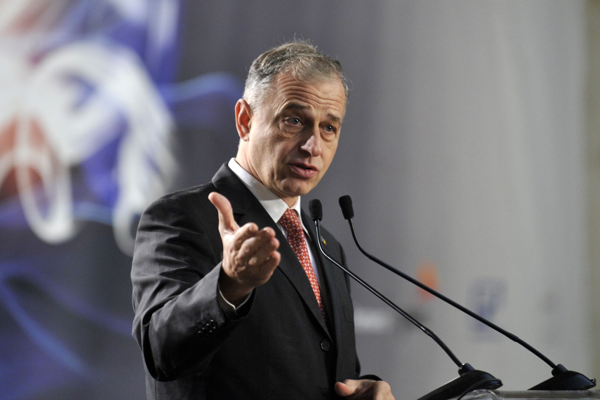 MIRCEA GEOANĂ DESPRE COMPROMISUL LUI PONTA CU UDMR şi SALVAREA LUI CHIŢOIU