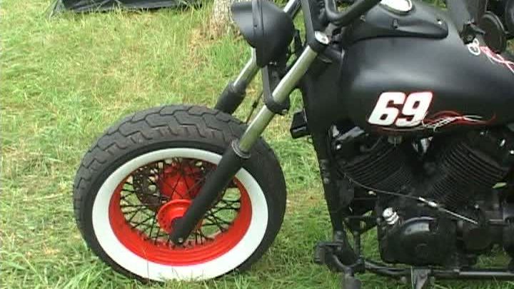 Doi tineri au murit după ce s-au răsturnat cu motocicleta, fiind proiectaţi într-un canal