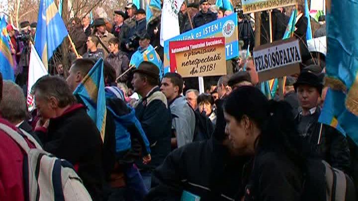 PROTESTE LA TÂRGU MUREŞ. Preşedintele CJ Mureş: "Nu ne interesează autonomia Mureşului"