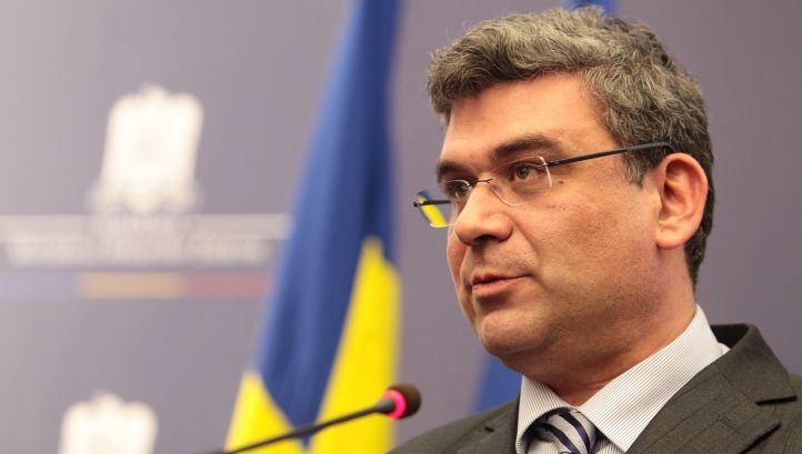 Baconschi: De azi nu mai e nicio urmă de Traian Băsescu în PDL; Salut venirea Elenei Băsescu în PMP