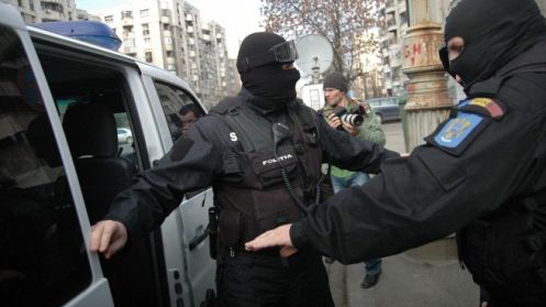 Percheziţii la SPITAL: MEDICI şi asistente, ACUZAŢI că decontau ilegal OPERAŢII ESTETICE