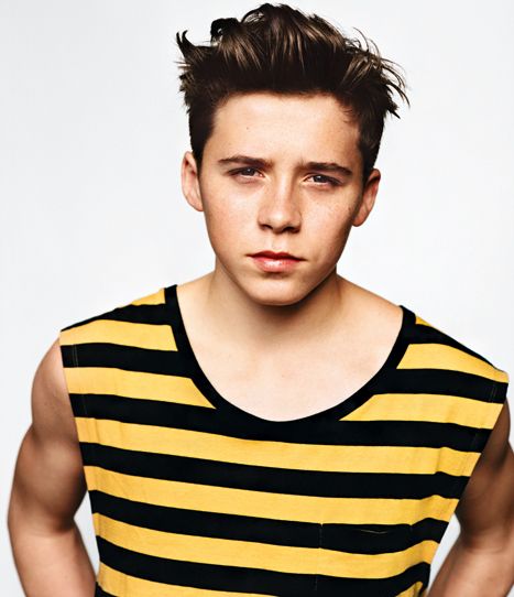Pe urmele Victoriei şi ale lui David: BROOKLYN BECKHAM, la prima experienţă de MANECHIN. Are 15 ani