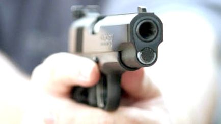 Doi hoţi din locuinţe, opriţi cu focuri de armă de poliţişti, sâmbătă seară în Capitală