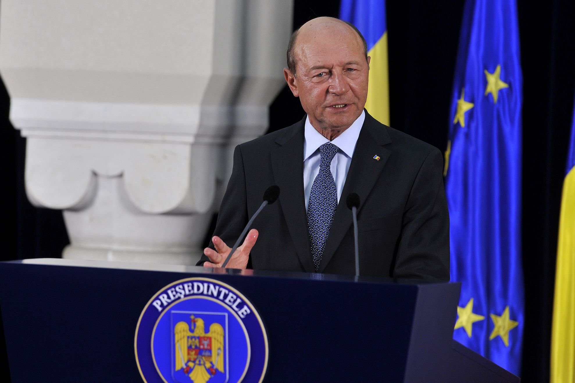 Băsescu, "satisfăcut deplin" de eliminarea vizelor UE pentru cetăţenii moldoveni