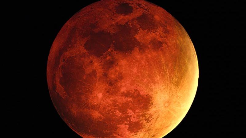 Straniul și rău-prevestitorul fenomen de Lună "însângerată", vizibil noaptea trecută din Lumea Nouă
