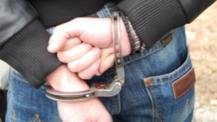 Violator în serie proaspăt eliberat condiţionat, reţinut după ce a violat o femeie la Buzău