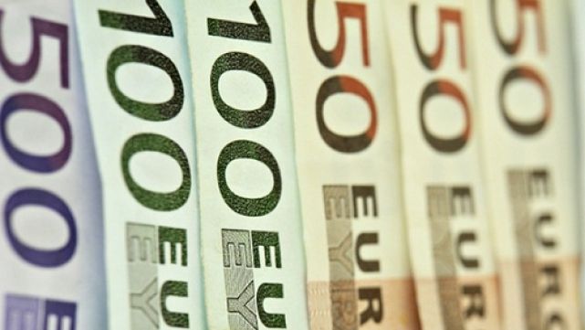 Cel mai slab leu din istorie. Tensiunile politice aruncă EURO în aer