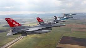 Forţele aeriene americane şi române participă la un exerciţiu cu avioane F-16 la Câmpia Turzii