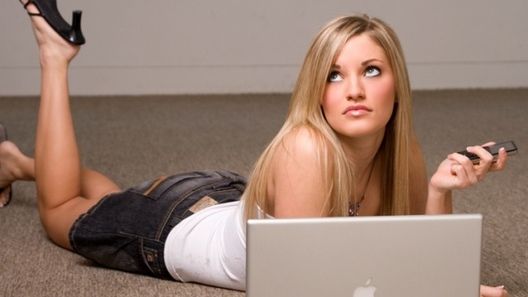 7 tipuri de femei de pe site-urile de dating, ocolite de barbati