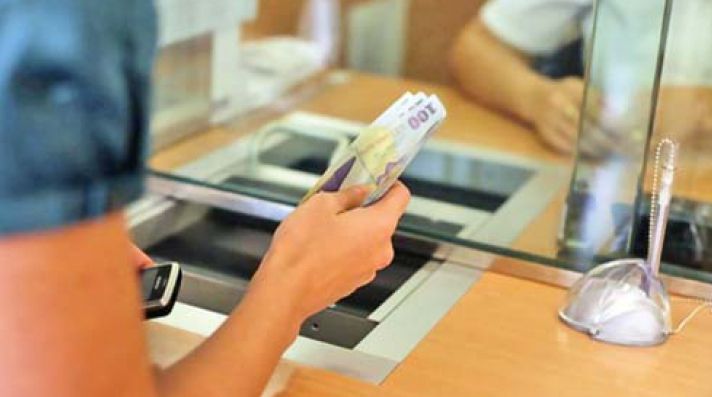 Legea de plafonare a plăţilor în numerar şi limitare a comisioanelor interbancare, la Guvern