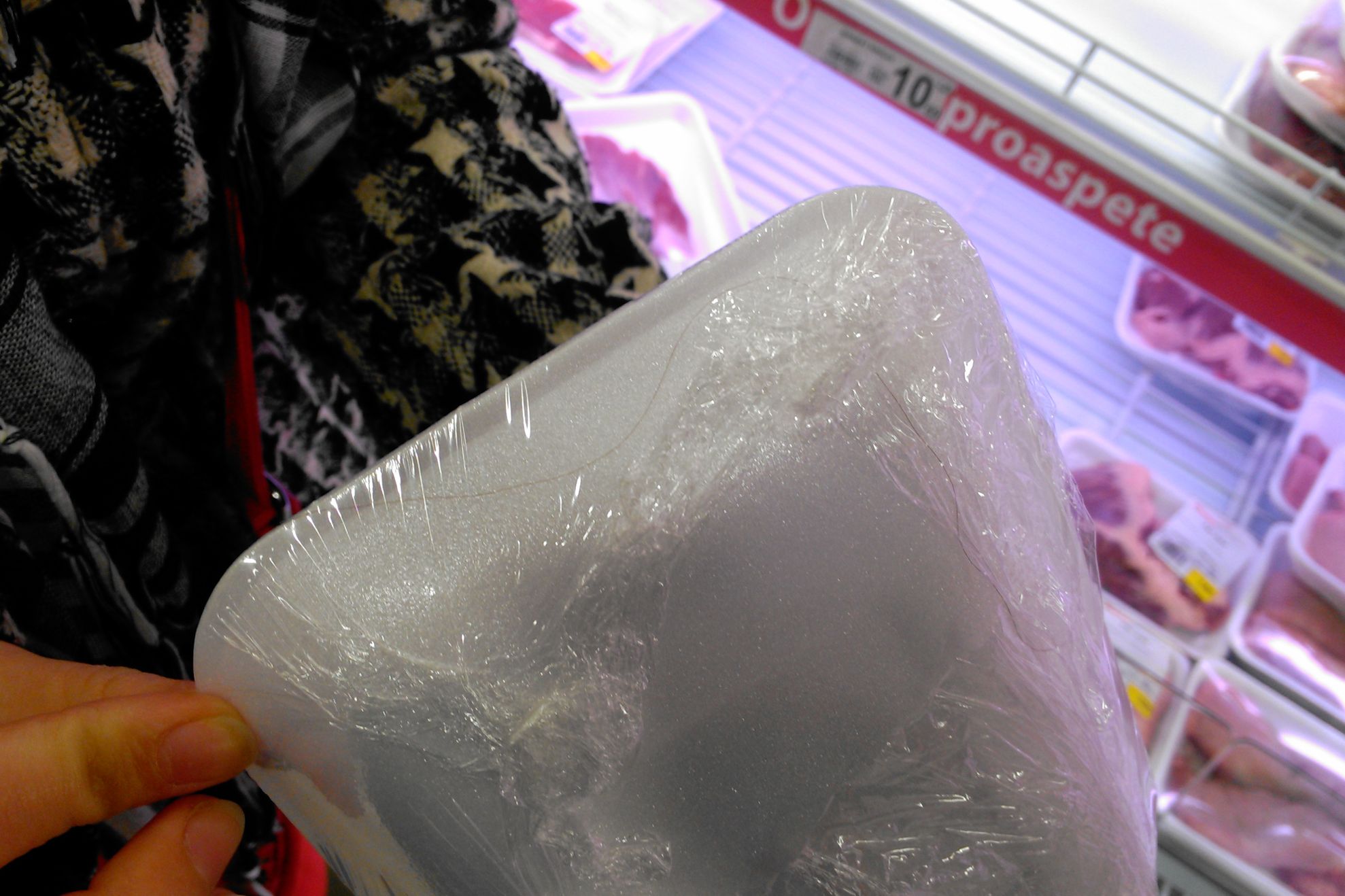 MARTOR OCULAR. Clienții Auchan sunt îngroziți de ce au găsit în rafturi