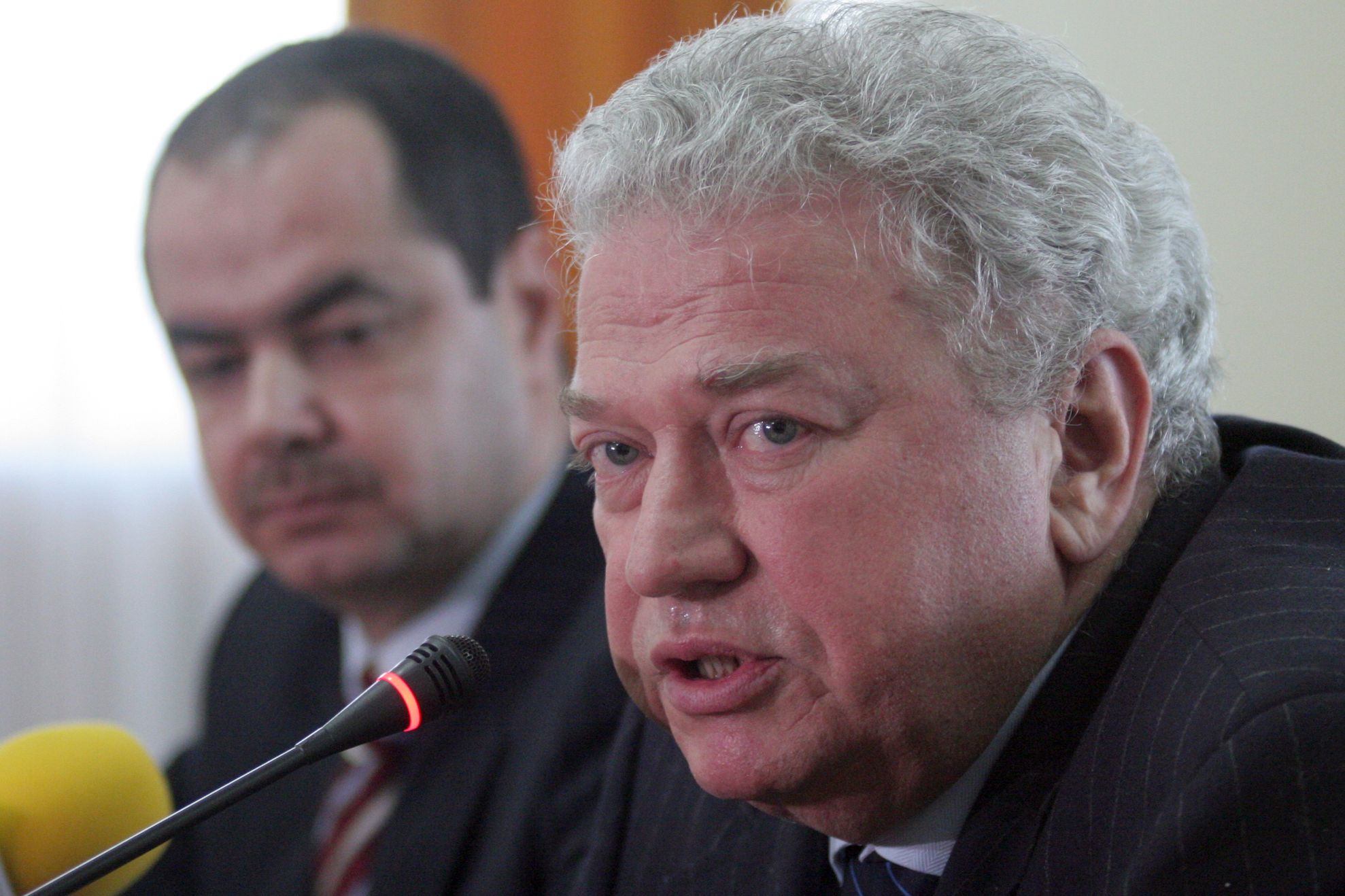 Ioan Talpeș: E un moment de maximă tensiune internațională, iar noi ne ocupăm de jocuri penibile