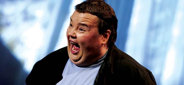 Faimos actor de STAND-UP COMEDY, găsit MORT în camera de hotel. A apărut în Seinfeld