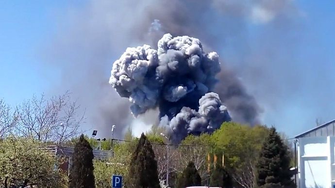ASALT al unei BAZE UCRAINENE: elicopter al armatei prăbuşit, focuri de armă şi explozii VIDEO