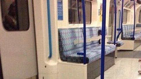 Face furori pe internet! Călătorii de la metrou au râs cu lacrimi de o tânără 