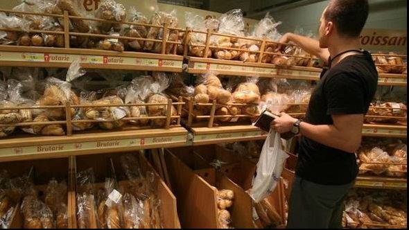 Tot mai multe sortimente de pâine neagră sunt falsificate