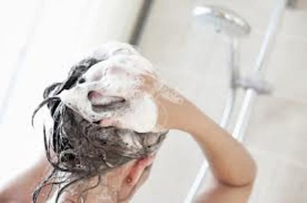 De cate ori e normal să te speli pe cap într-o săptămână?