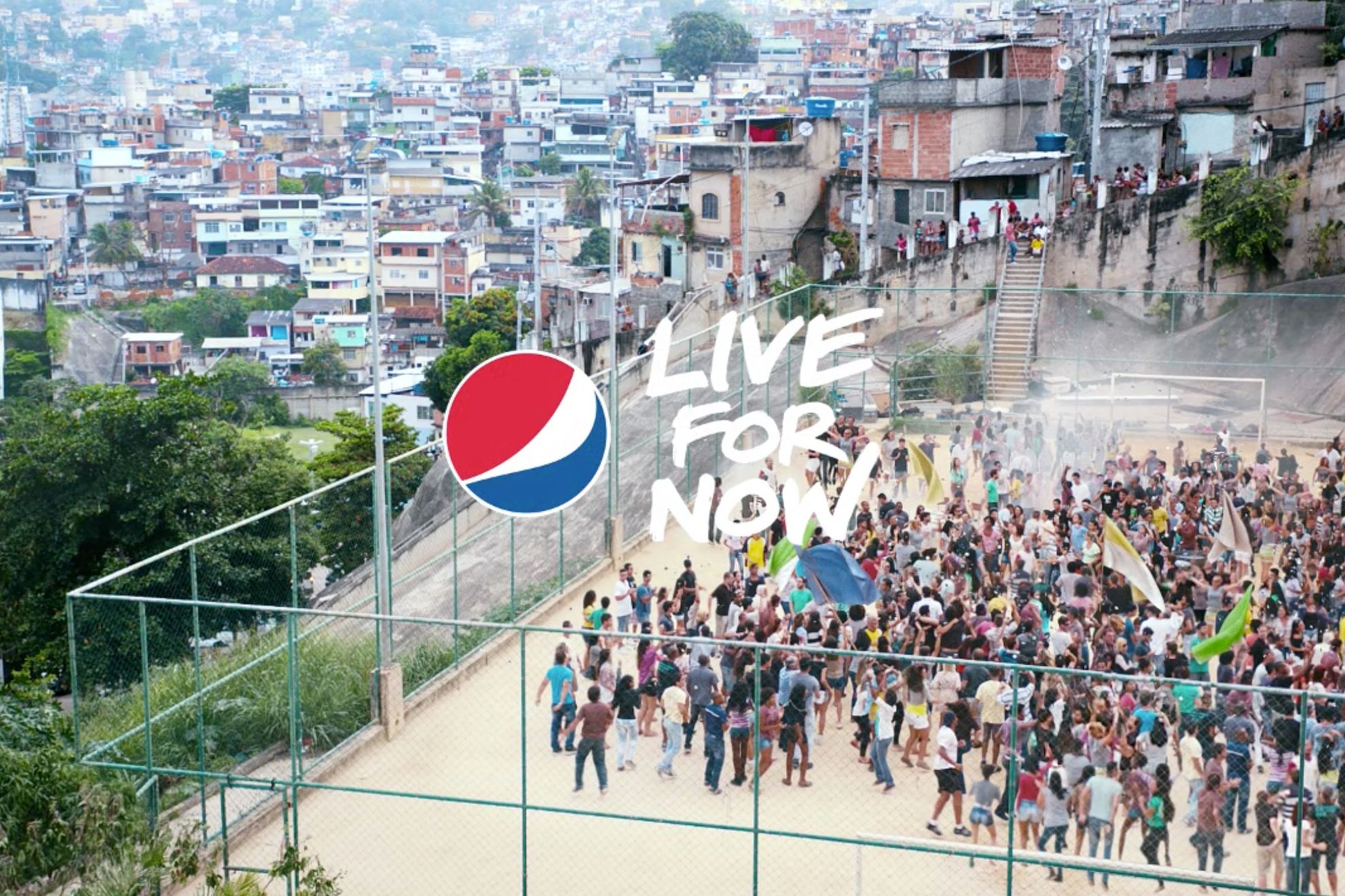 Pepsi lansează un videoclip interactiv care celebreaza ritmul fotbalului, în careu şi în afara lui