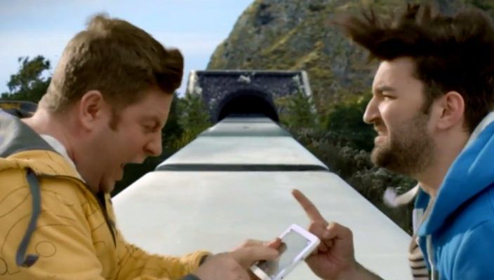 ROMTELECOM: Nu există legătură între spotul cu Smiley şi Bartoş şi cazurile de copii electrocutaţi
