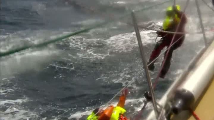SALVARE SPECTACULOASĂ din apele Oceanului Pacific
