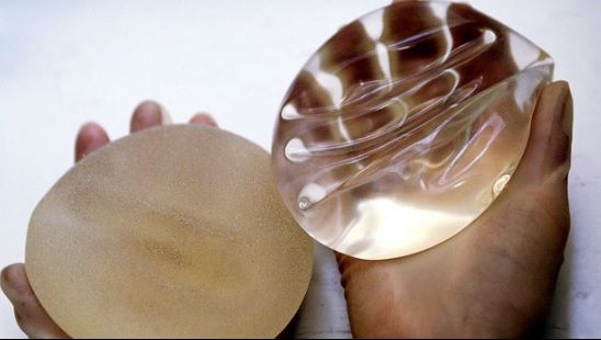 Ce se întâmplă cu silicoanele unei femei după ce moare? Nu îţi imaginai aşa ceva